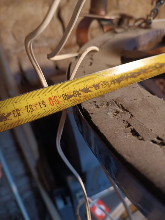 Продавам ръчно направен полилей колело от каруца