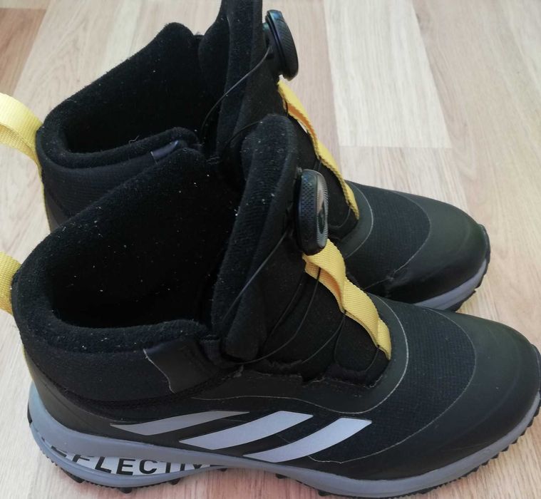 Боти на Adidas Ном. 40