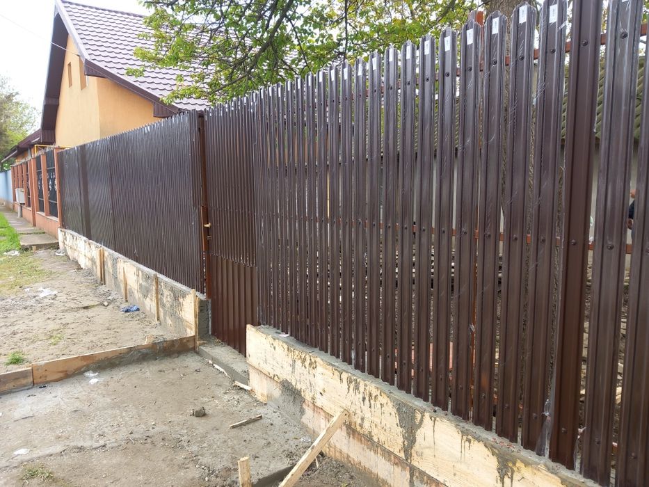 Construim garduri și porți la comanda clientului
