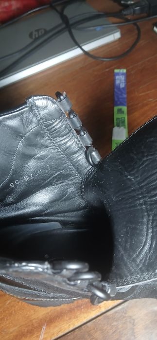 Lui Vuitton Laureate Desert Boot).