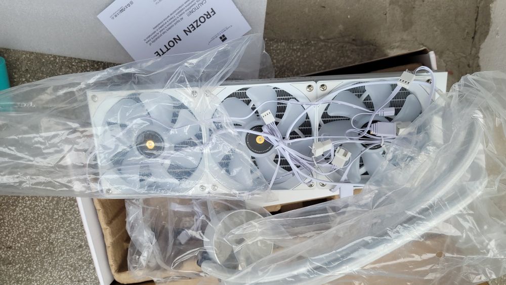 Cooler pe apa Thermalright Frozen Notte 360