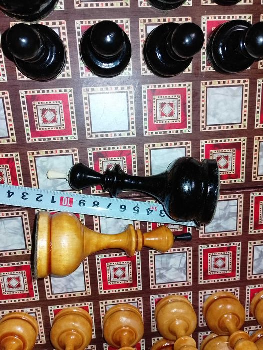 Шах-табла48/48 с дървени фигури от орех и габър,количка ферари