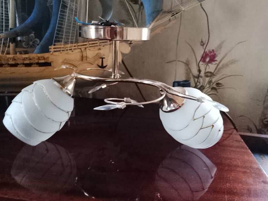 Продам люстру б/у за 10000тенге возможен торг