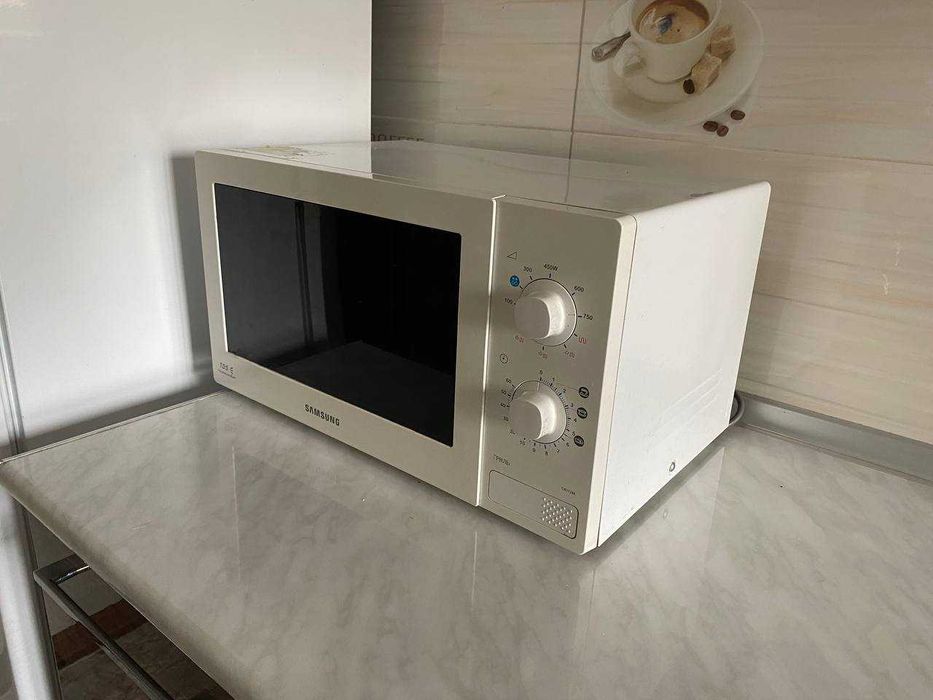 Продам микровий печь в хорошем состоянии.