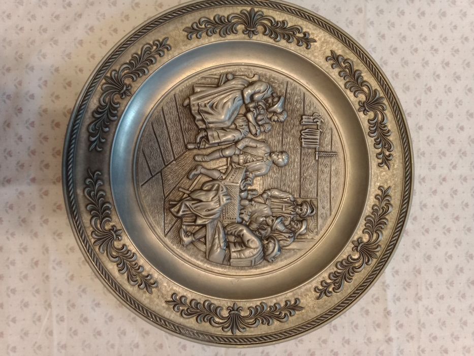Farfurii ornamentale deosebite" Peltro" dim.27 cm din zinc