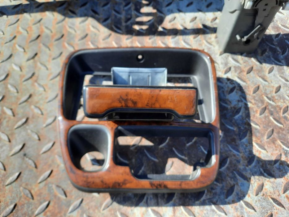 Махагонови апликации за Сузуки Гранд Витара