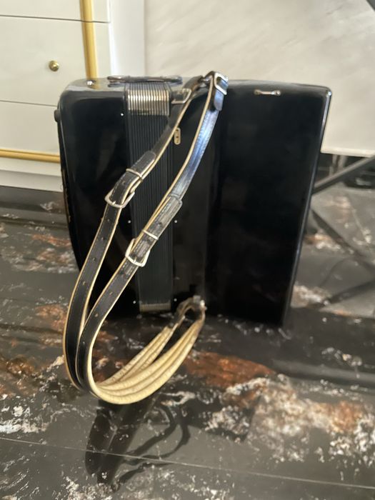 Vand urgent acordeon royale standard 96