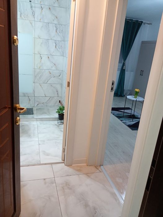 Închiriez garsonieră