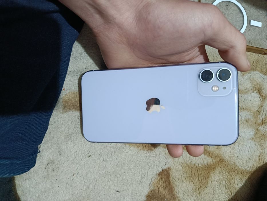 iPhone 11 kafolati bilan srochno sotiladi