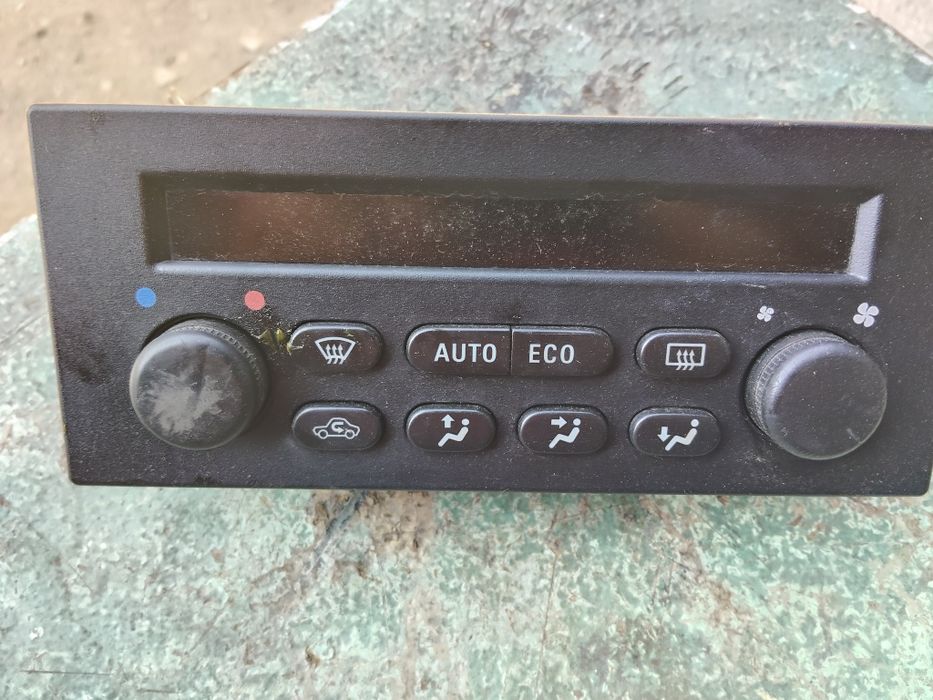 Vând casetofon de mașină plus alte elemente