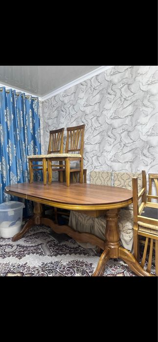 Срочно продам стол с стульями