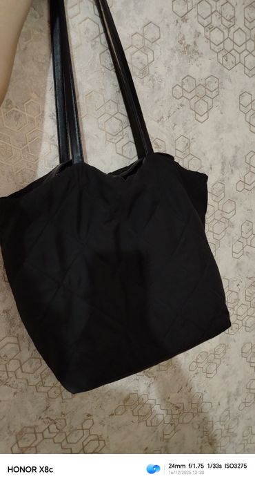 Продаю женскую сумку в отличном состоянии очень удобная и красива