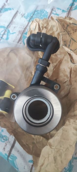 Продавам лагер помпа за съединител Киа спортидж 2