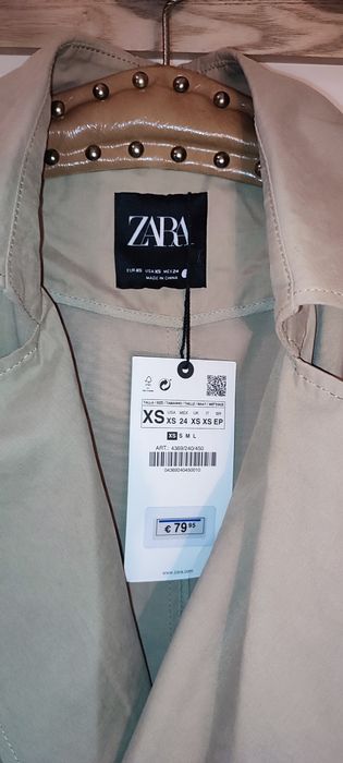 Trenci clasic Zara cu eticheta mărimea XS bej, model actual