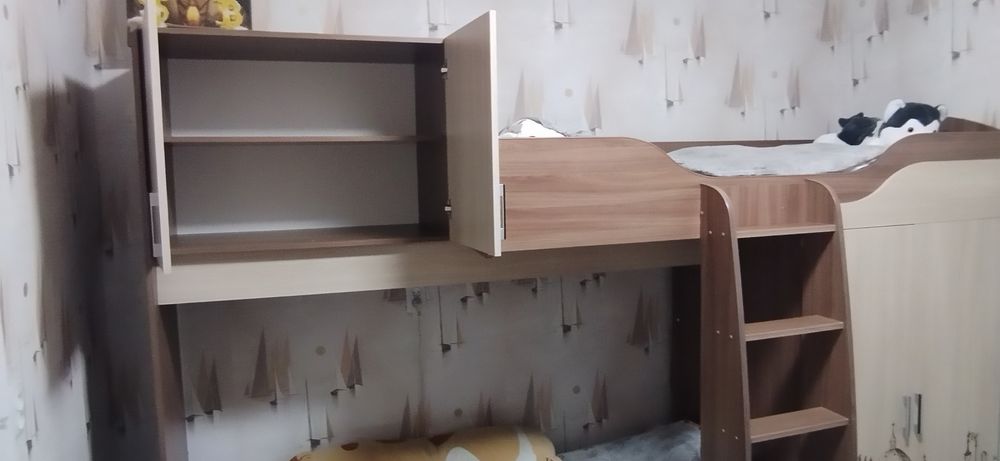 Продам двухъяруснаую кровать.
