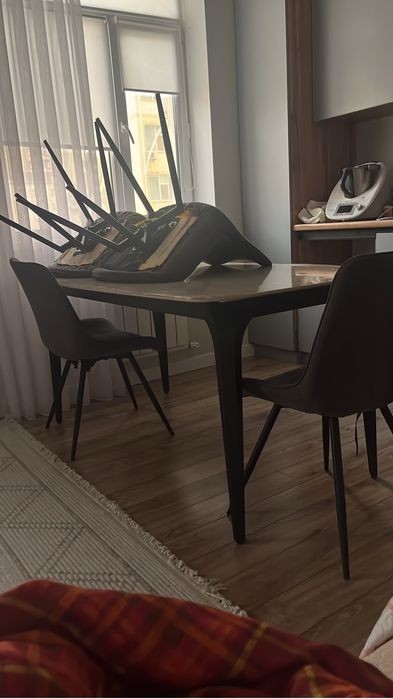 Стол со стульями
