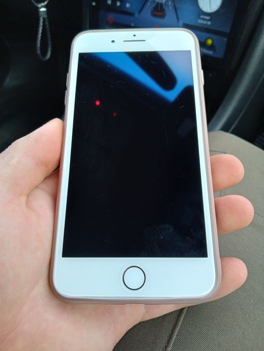 Продам айфон 8+ работает идеально батарея не менялась 100%