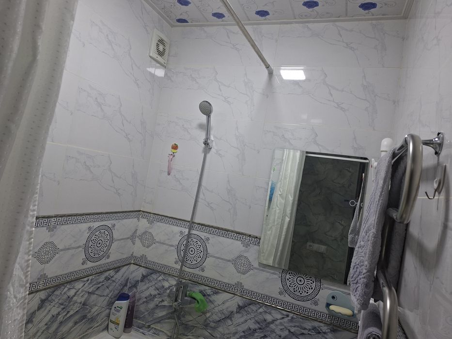 Продаётся 2 комнатная квартира адрес Сагдиана 10 дом оринтер доктор