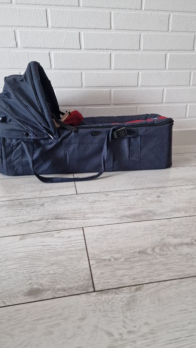 Люлька переноска для младенца.