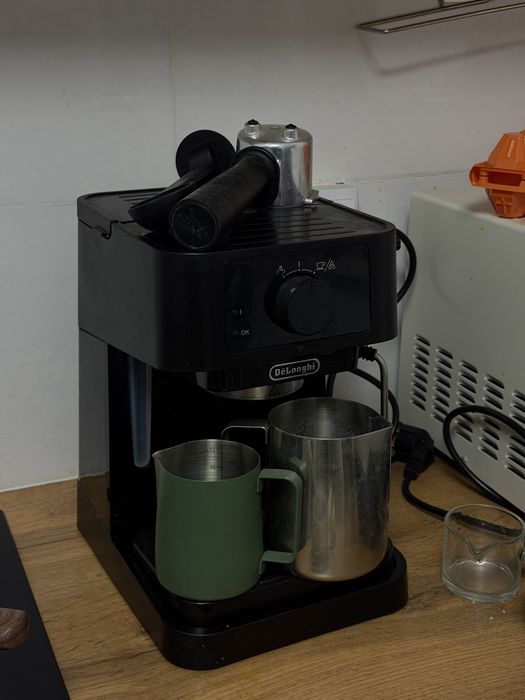 продам срочно кофемашину delonghi