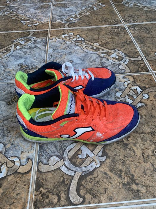 Футзалка сама стоит 40к