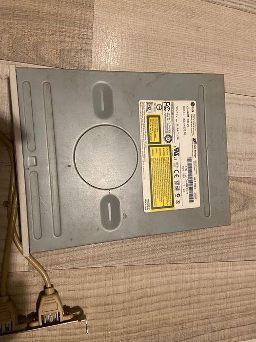 CD-ROM drive intern de la LG, modelul GCR-8521B