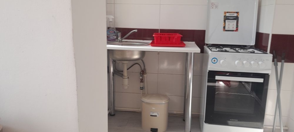 Închiriez garsoniera