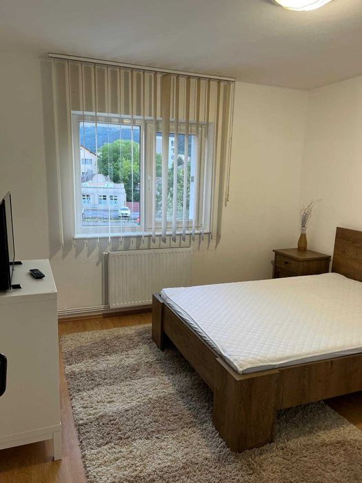 Inchiriez apartament 3 camere