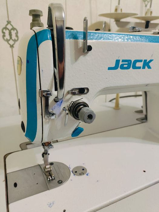 Швейная машинка Jack F4