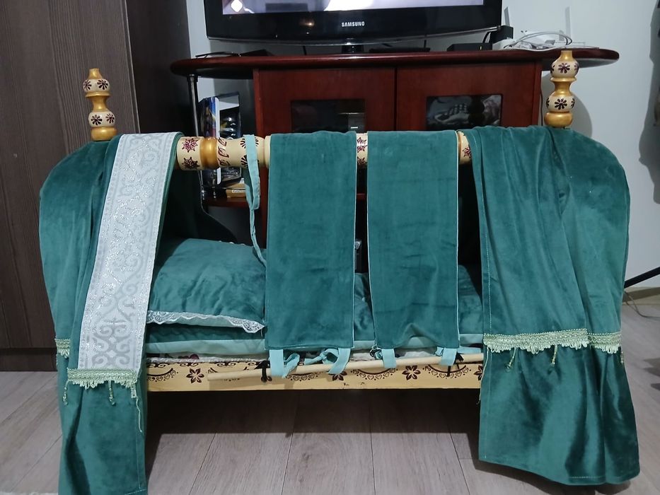 Бесик сатылады..