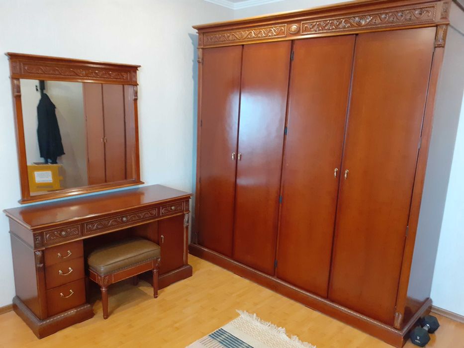 Продам спальный гарнитур