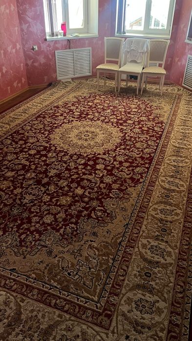 Ковёр в хорошем состояние
