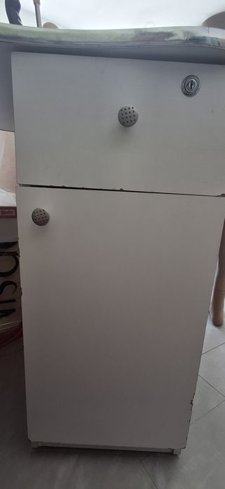 Продам стол б/у.
