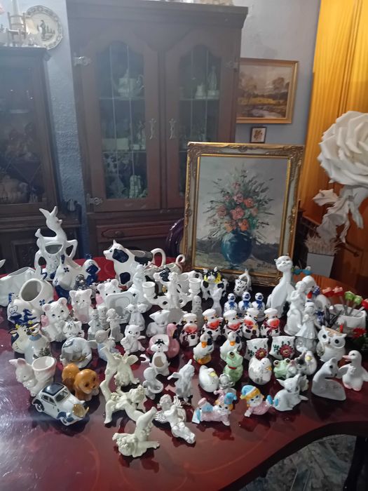 Фигури,свещници,солници,ангелчета и други.