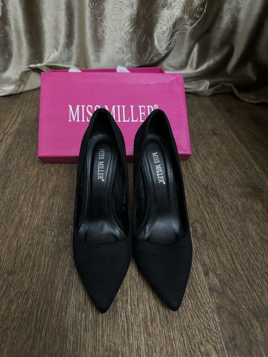 Черные замшевые туфли