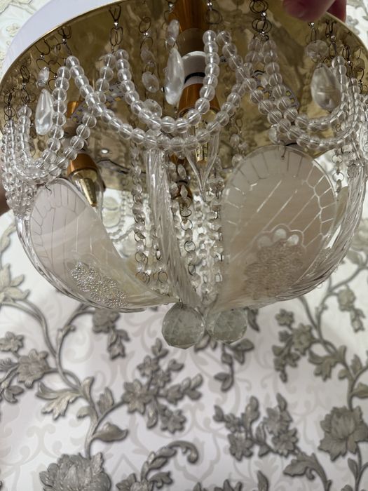 Lyustra, 3 xil yonadi, diametri 40 sm, holati yaxshi