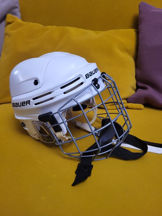 Продам  шлем для хоккея Bauer