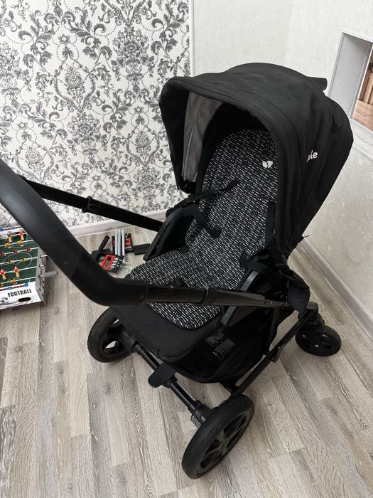 Продам детскую коляску Joie