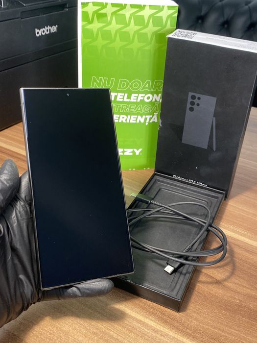 Samsung Galaxy s24 ultra • 256 GB • Titanium Black