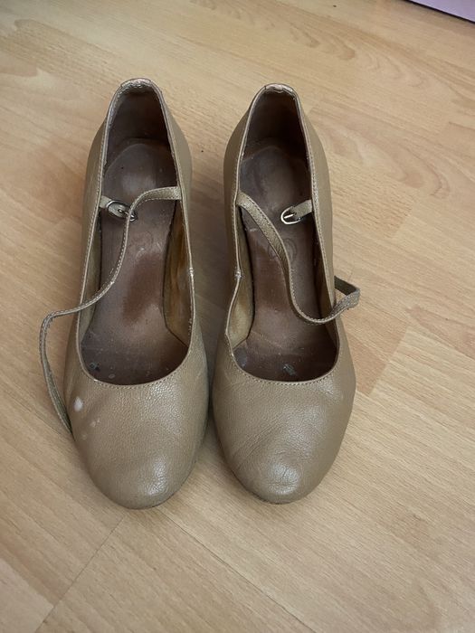 Pantofi de dans standard