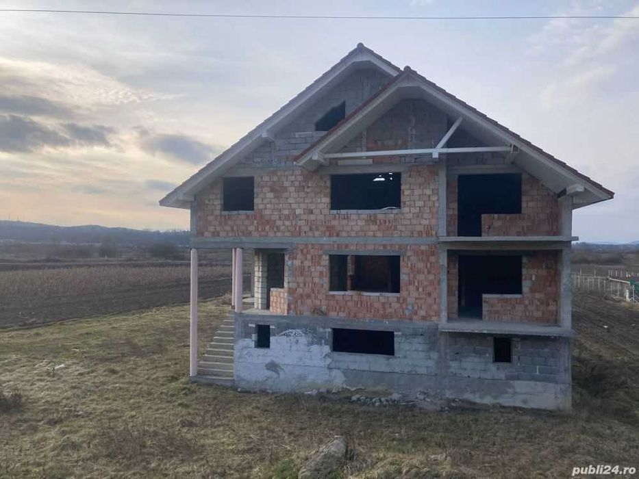 Casa in rosu, 3km de Dej, in Mica, localitate Manastirea - (jud. Cluj)