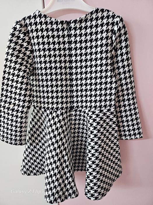 Детска рокля Guess в отлично състояние