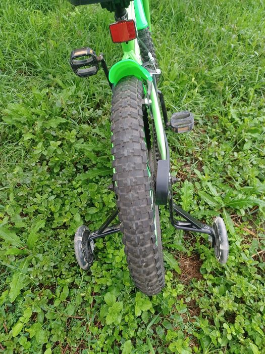 Bicicletă copii cu roți ajutătoare