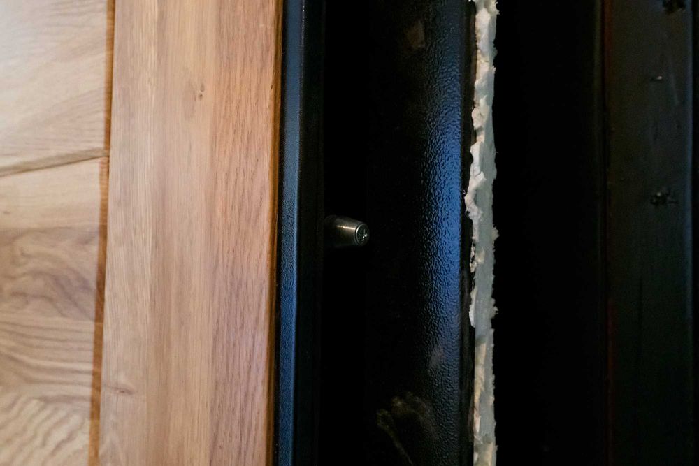 Метална входна врата