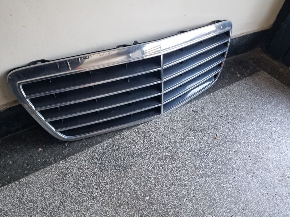 Оригинална решетка avantgarde за w210 facelift