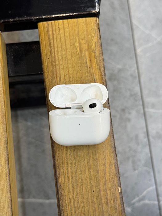 Продам оригинал Airpods 3