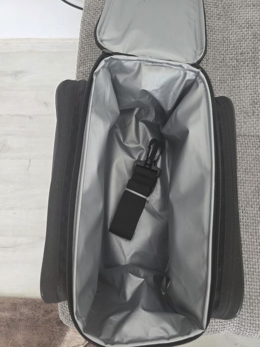 Vand Geanta de bicicleta si ochelari sant produse noi