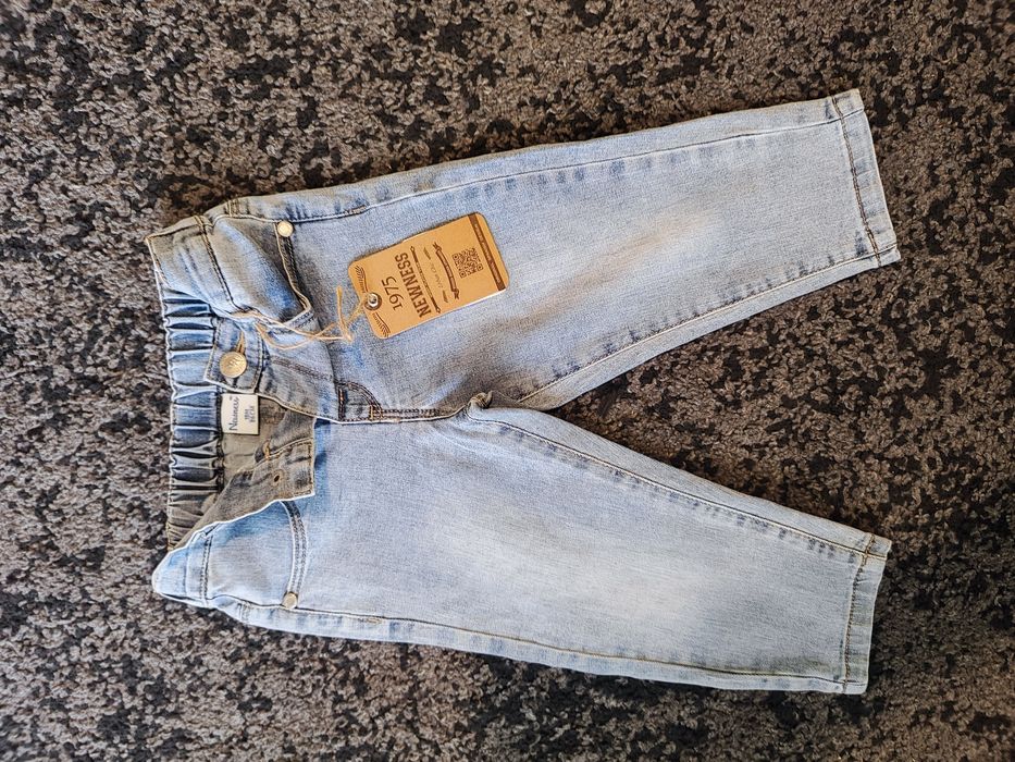 Чисто нови дънки Newness