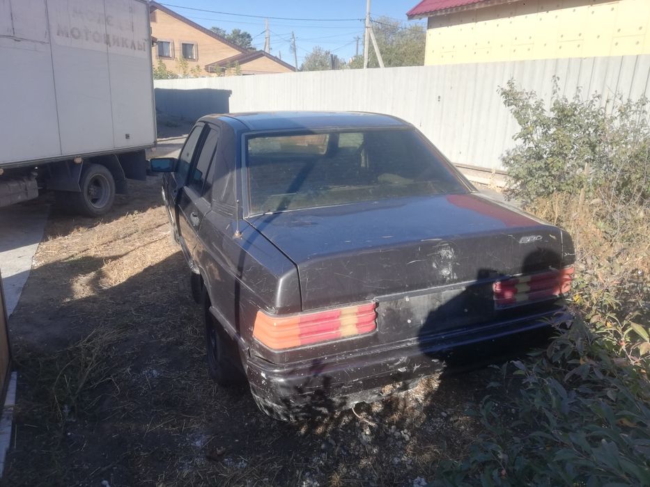 Продам запчасти мерс 190