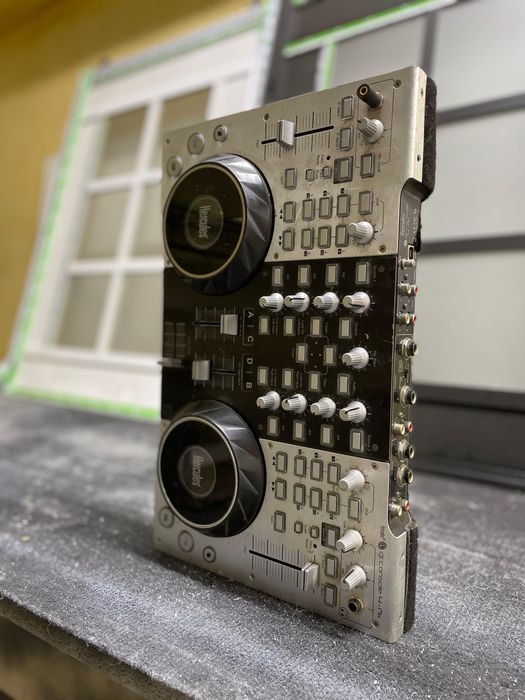 Пульт диджейский